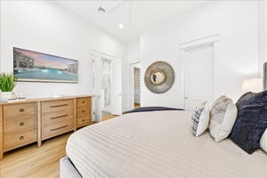 1st Floor, King Bedroom