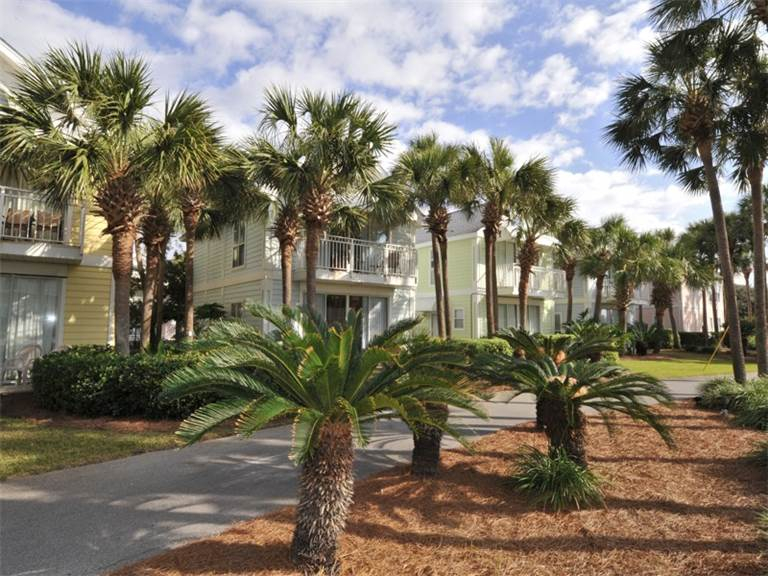 Nantucket Rainbow Cottages 15A 12