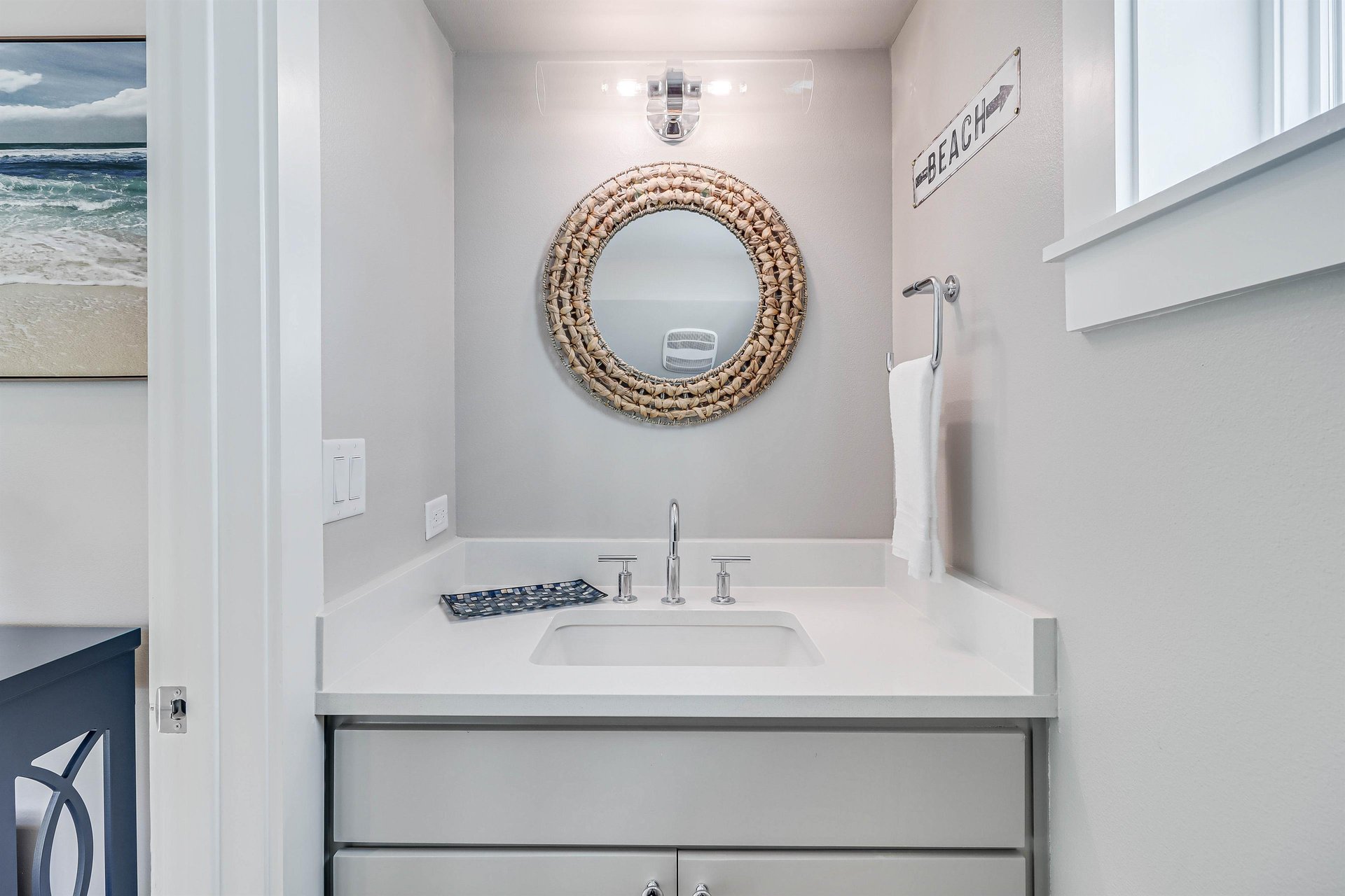 Powder Room, 1st Floor