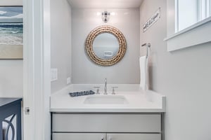 Powder Room, 1st Floor