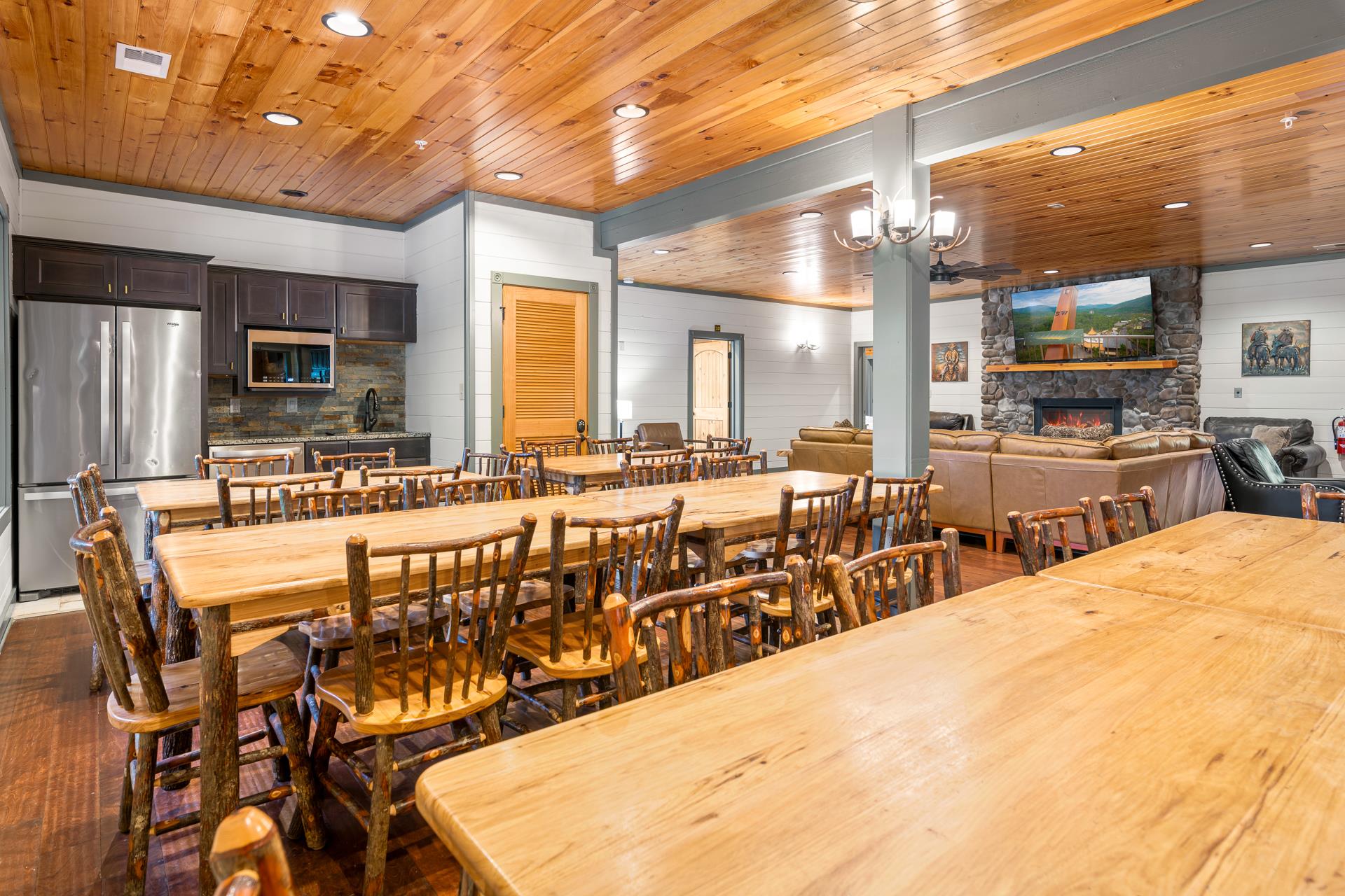 The Gatlinburg Lodge 215