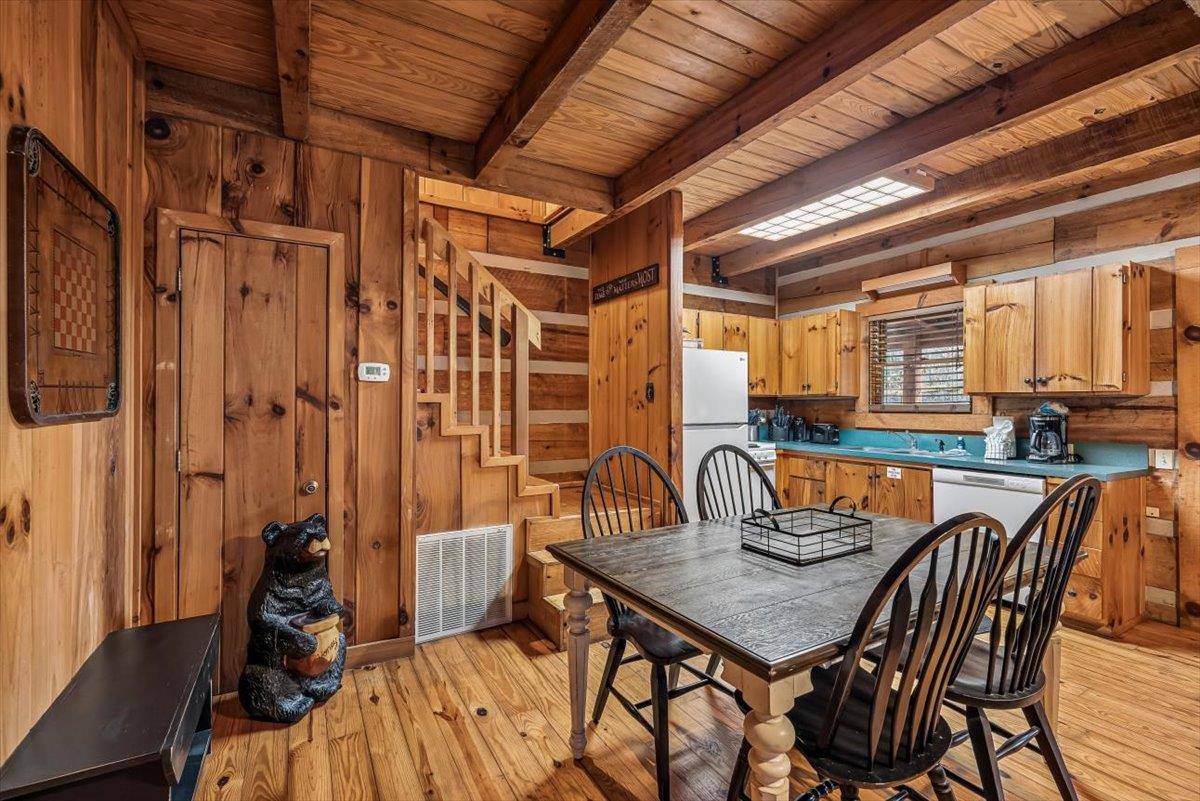 23Dining Room