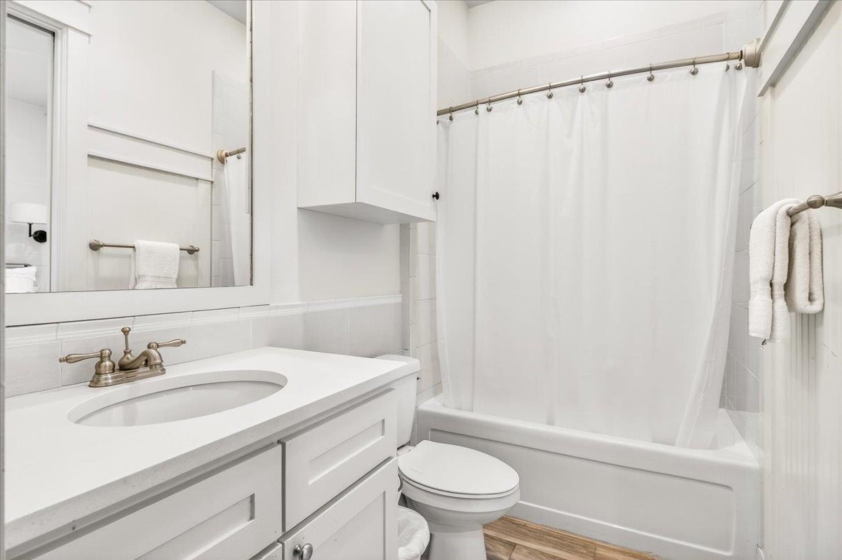 1st Floor, Second King Bathroom