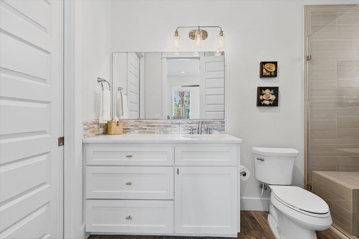 King Bedroom Ensuite, 1st Floor