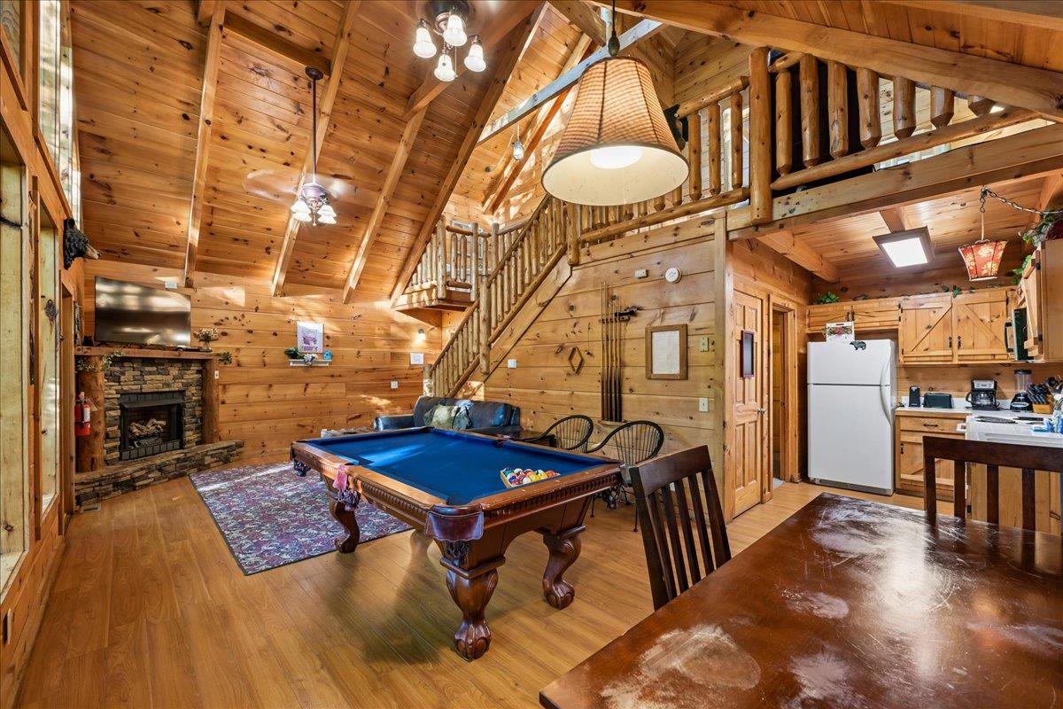 05Dining Area