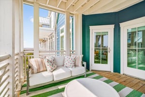 Lounge Balcony, 1st Floor