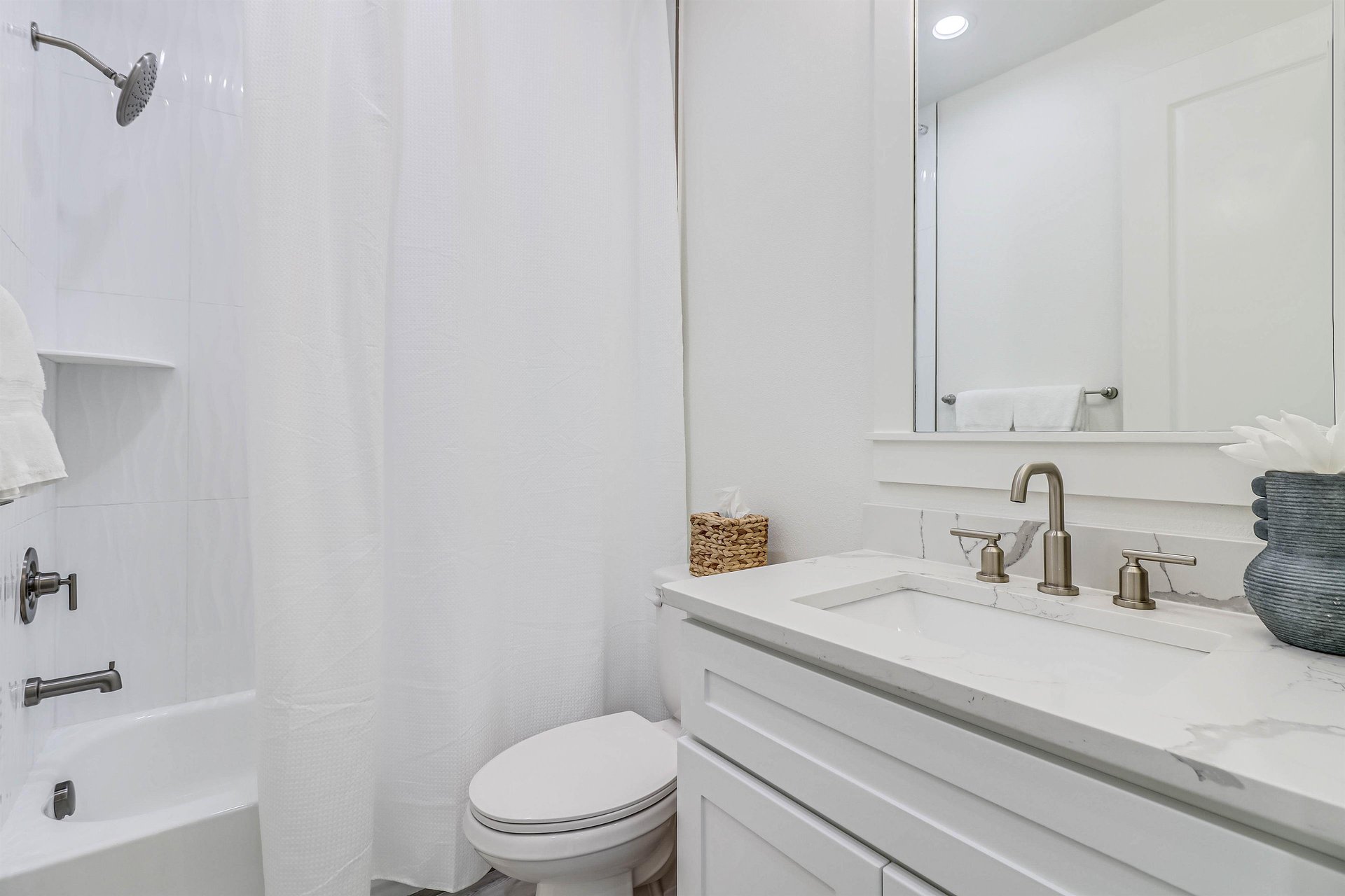 Hall Bathroom, 1st Floor