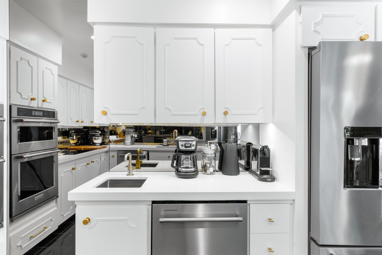 Cook to your hearts delight in this Chefs kitchen