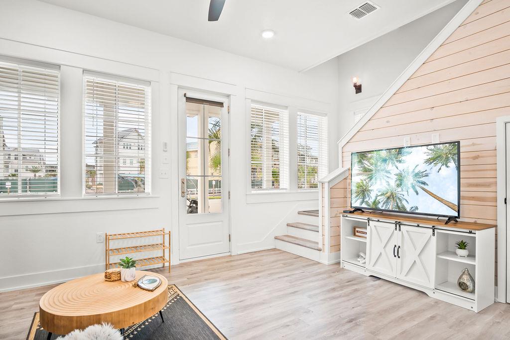 Living Area, 1st Floor