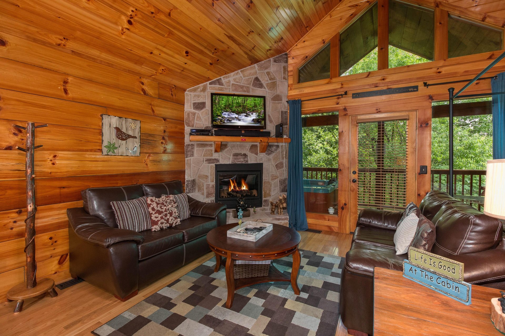 Living room with a fireplace and TV at Kellys Cabin, a 1 bedroom cabin rental located in Pigeon Forge