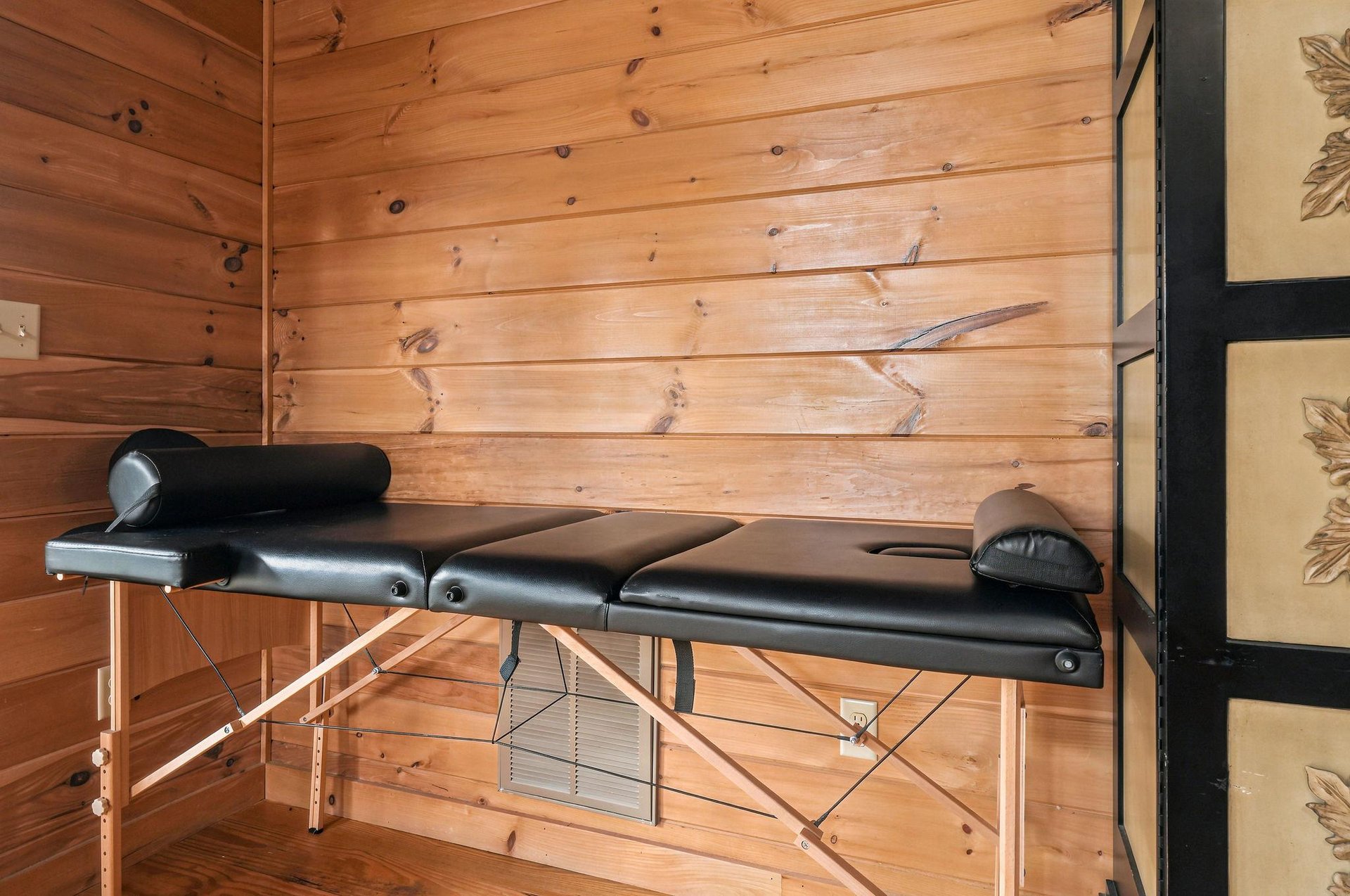 Your own private massage table awaits in this warm, woodpaneled room—ready for you to unwind and melt away the stresses of everyday life.