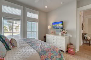 King Bedroom, 1st Floor