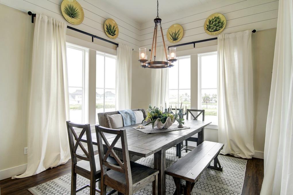 2nd Floor Dining Room Overlooking the Lake