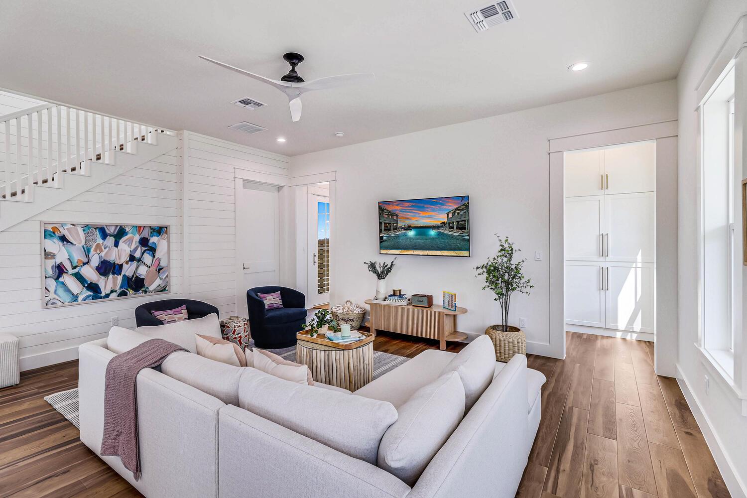 Living Area, 1st Floor