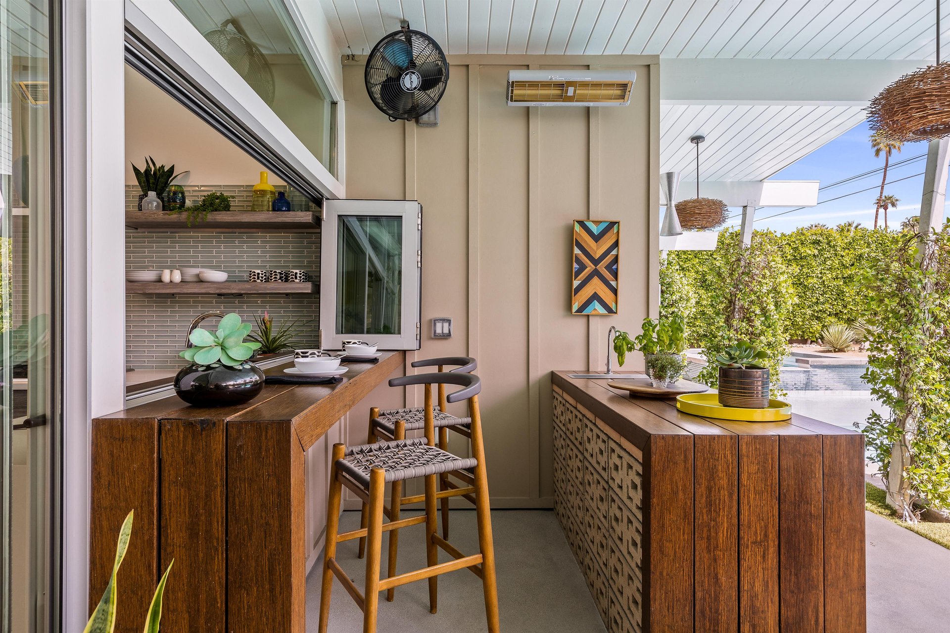 Dine inside or outside