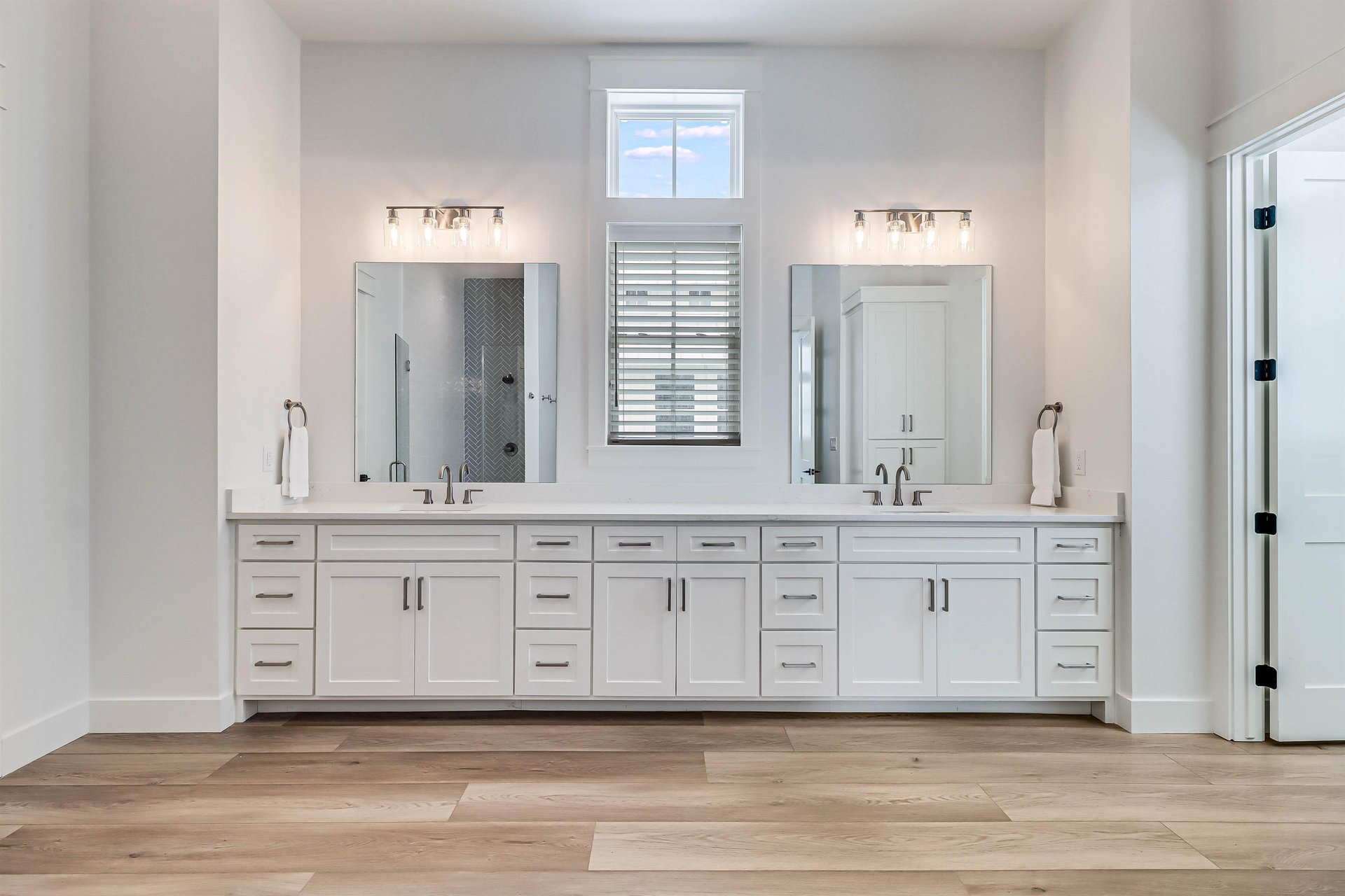 Primary King Bathroom, 2nd Floor