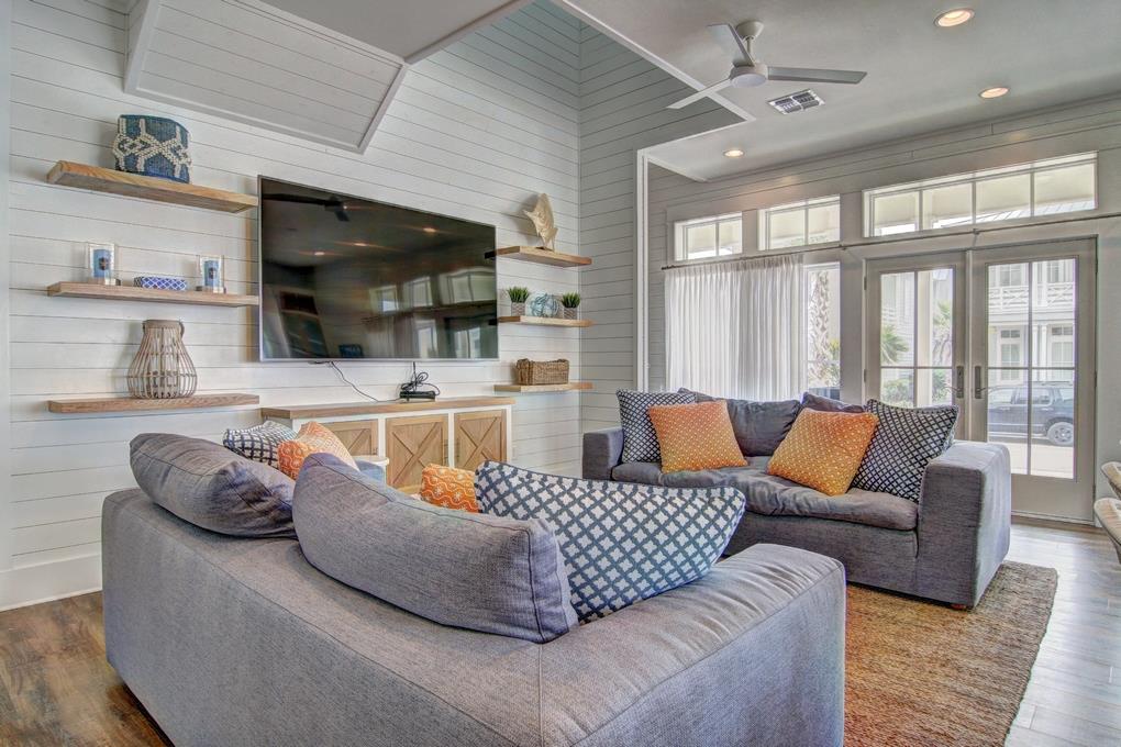 Living Area, 1st Floor