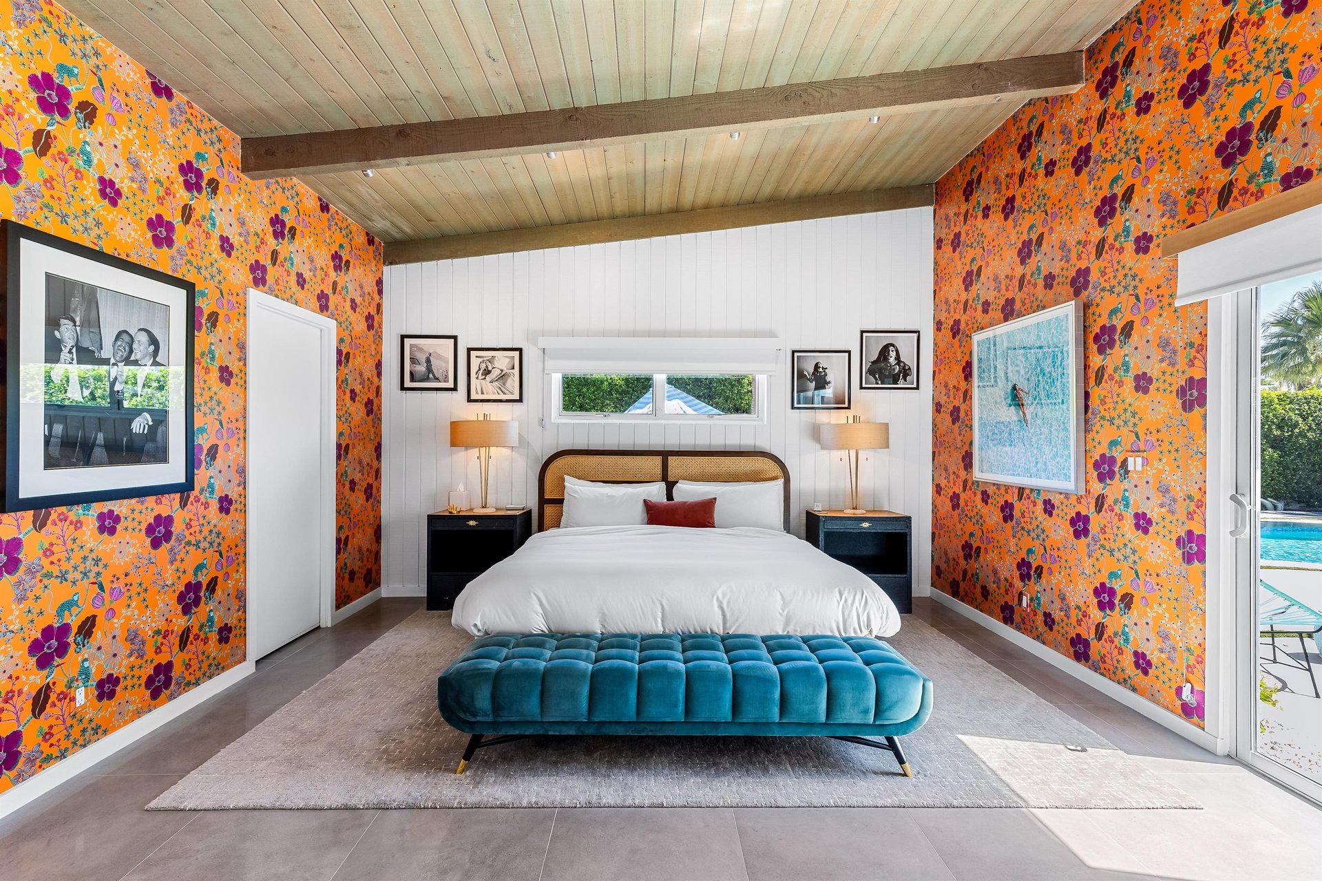 King Size Bed With Blue Ottoman