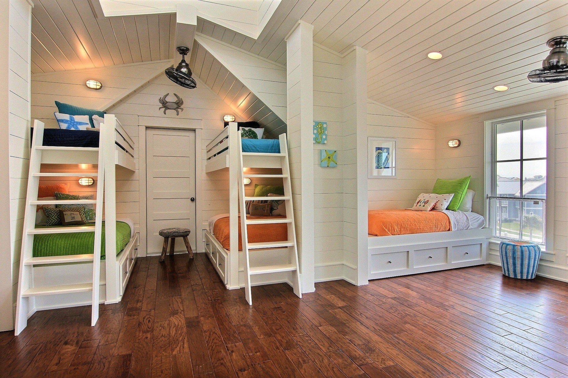 Third Floor Bunkroom—Twin over Queen Bunks