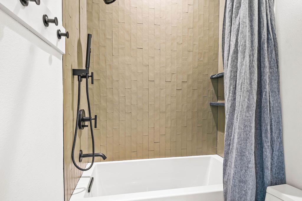 Hall Bathroom, 2nd Floor