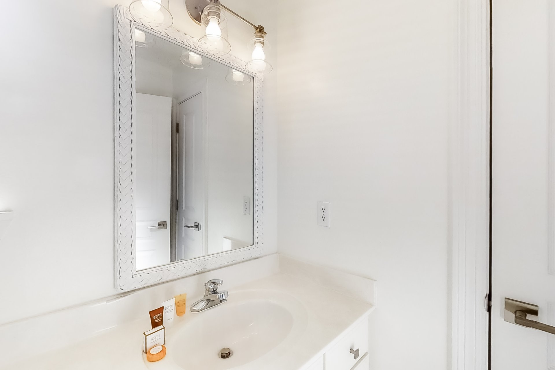 Terra Cotta Happy Ours 15