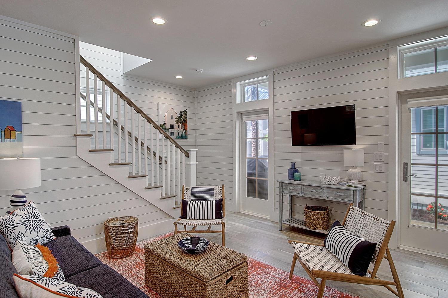 Living Area, 1st Floor