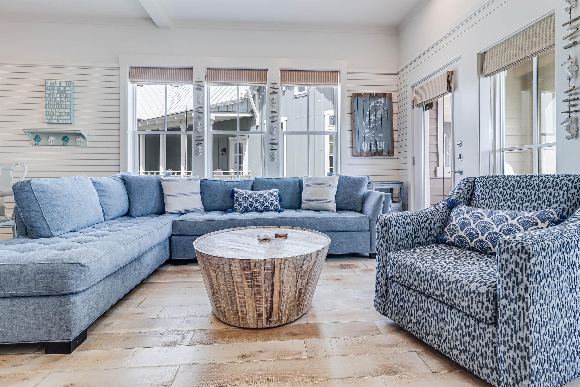 Living Area, 1st Floor