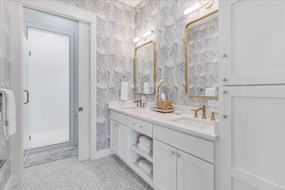 Primary King Bathroom, 2nd Floor