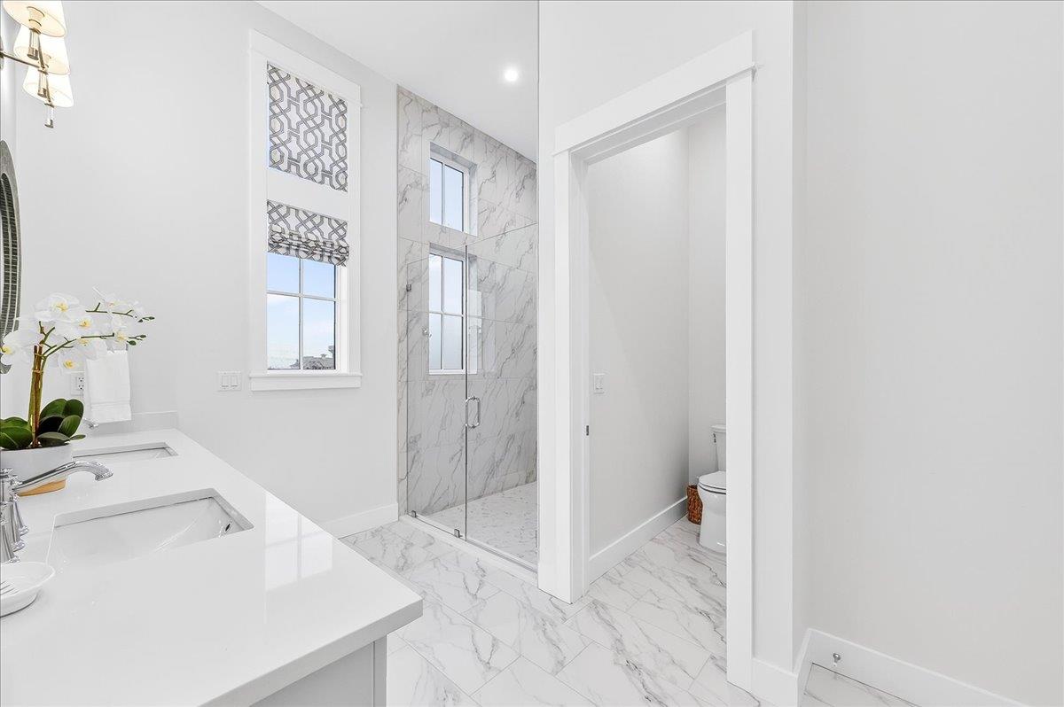 3rd King Bathroom, 2nd Floor