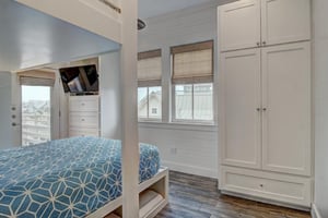 TwinQueen Bunk Room With Balcony Access