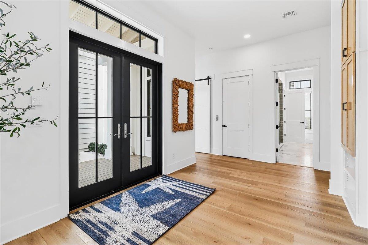 1st Floor, Entryway