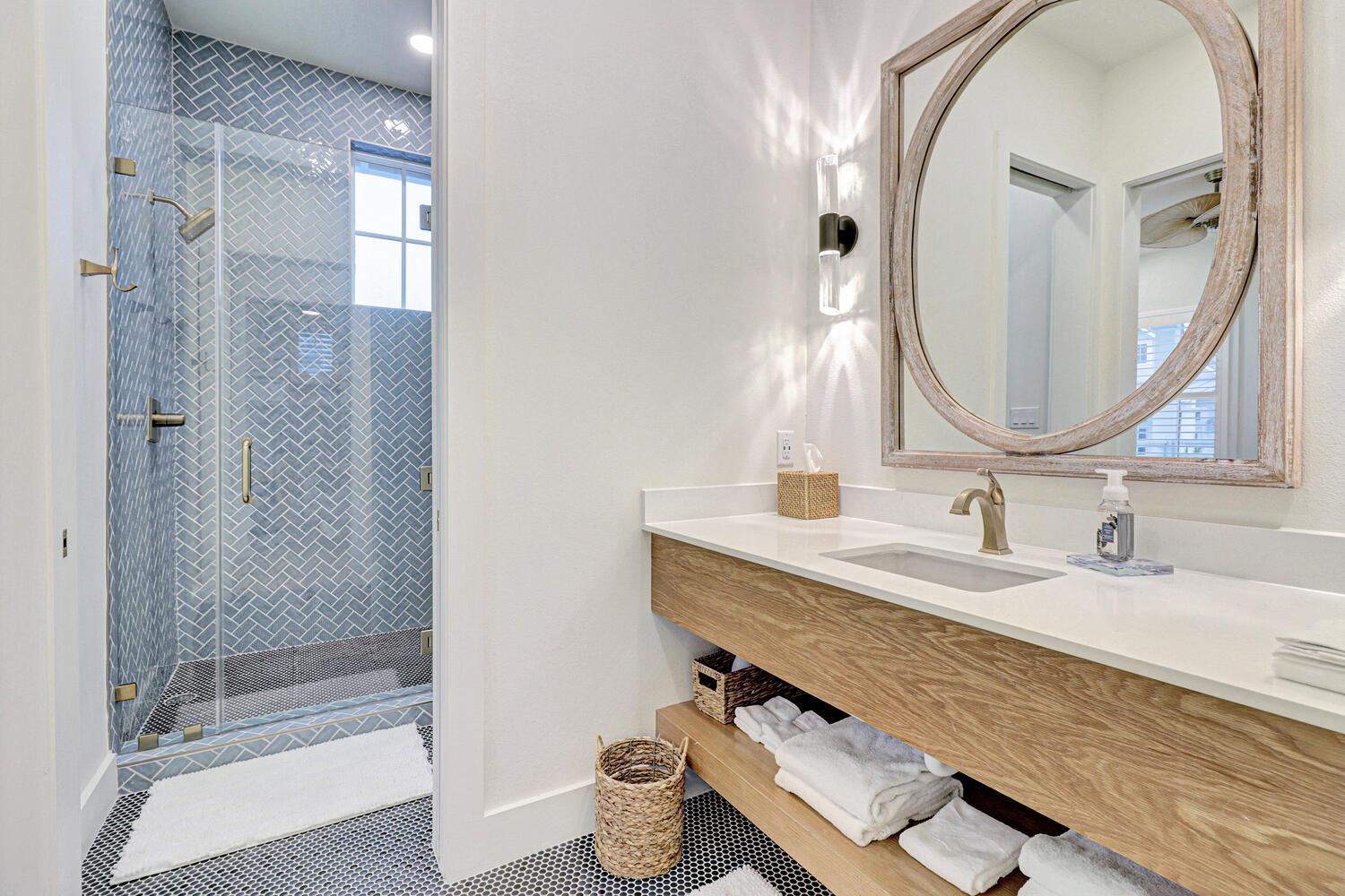 Second King Suite Bathroom, 2nd Floor