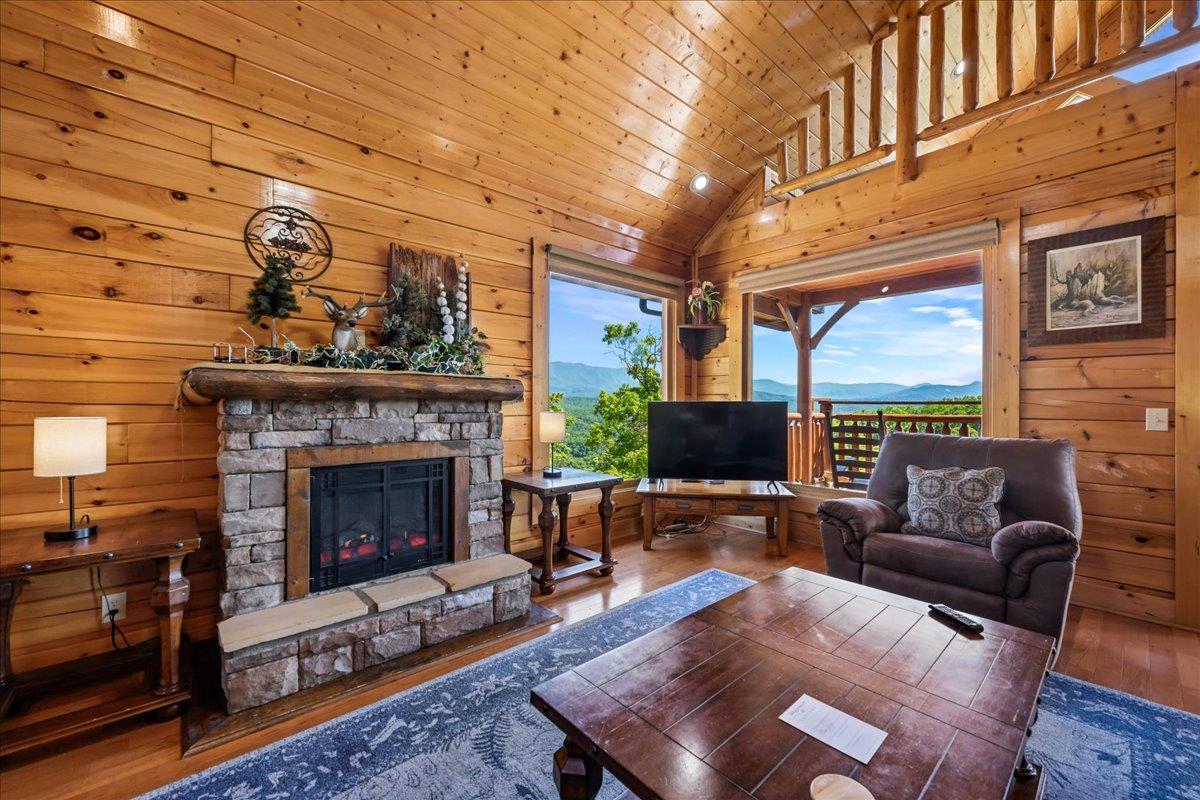 Main LevelLiving Room