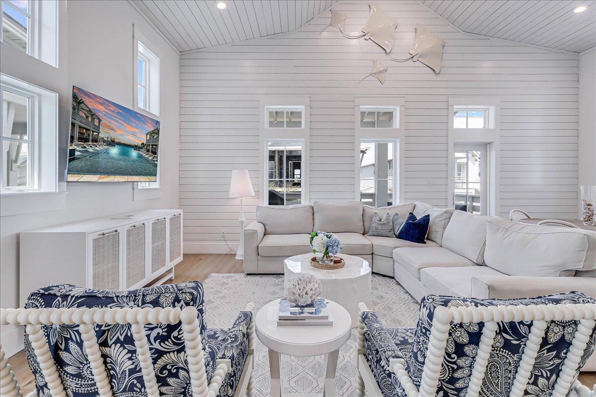 2nd Floor, Living Room