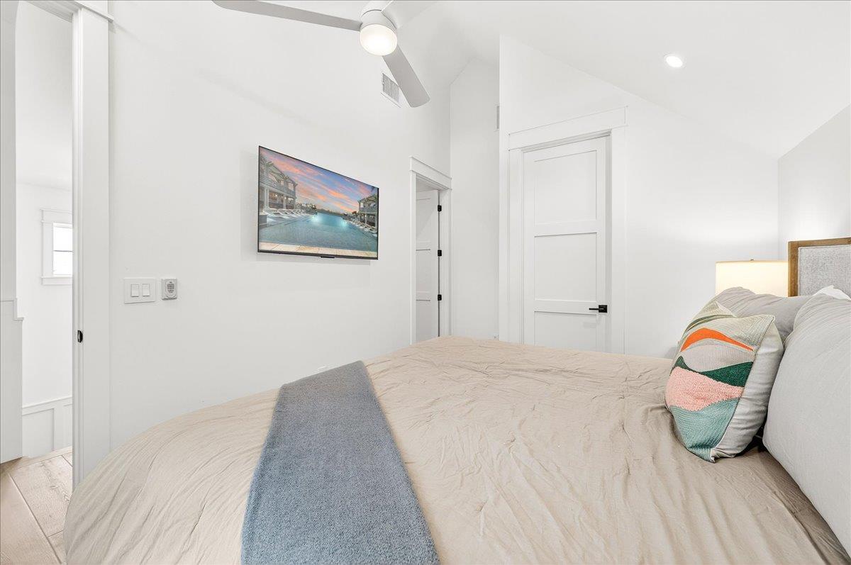 King Bedroom, 3rd Floor