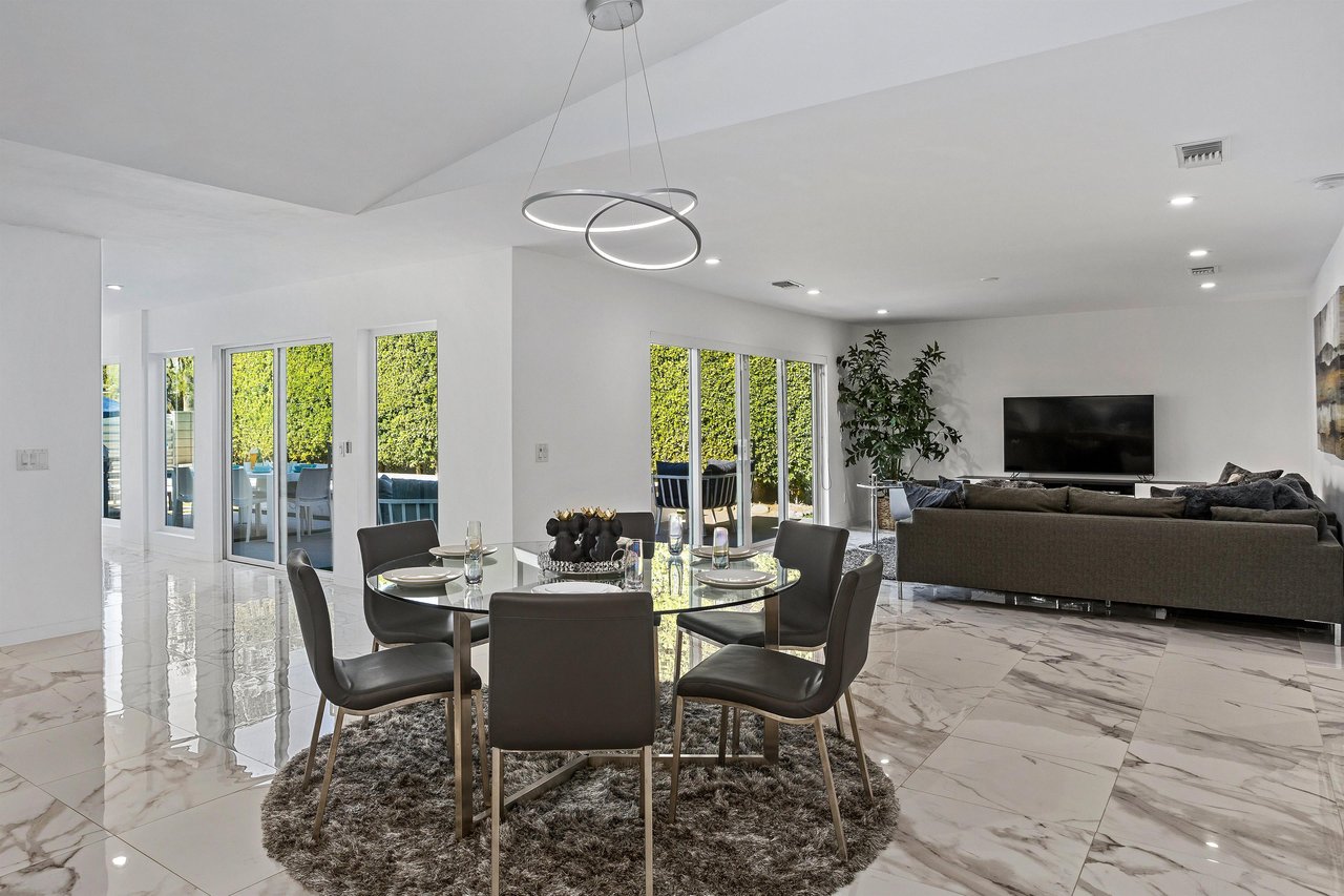 Fabulous Indoor dining for 6