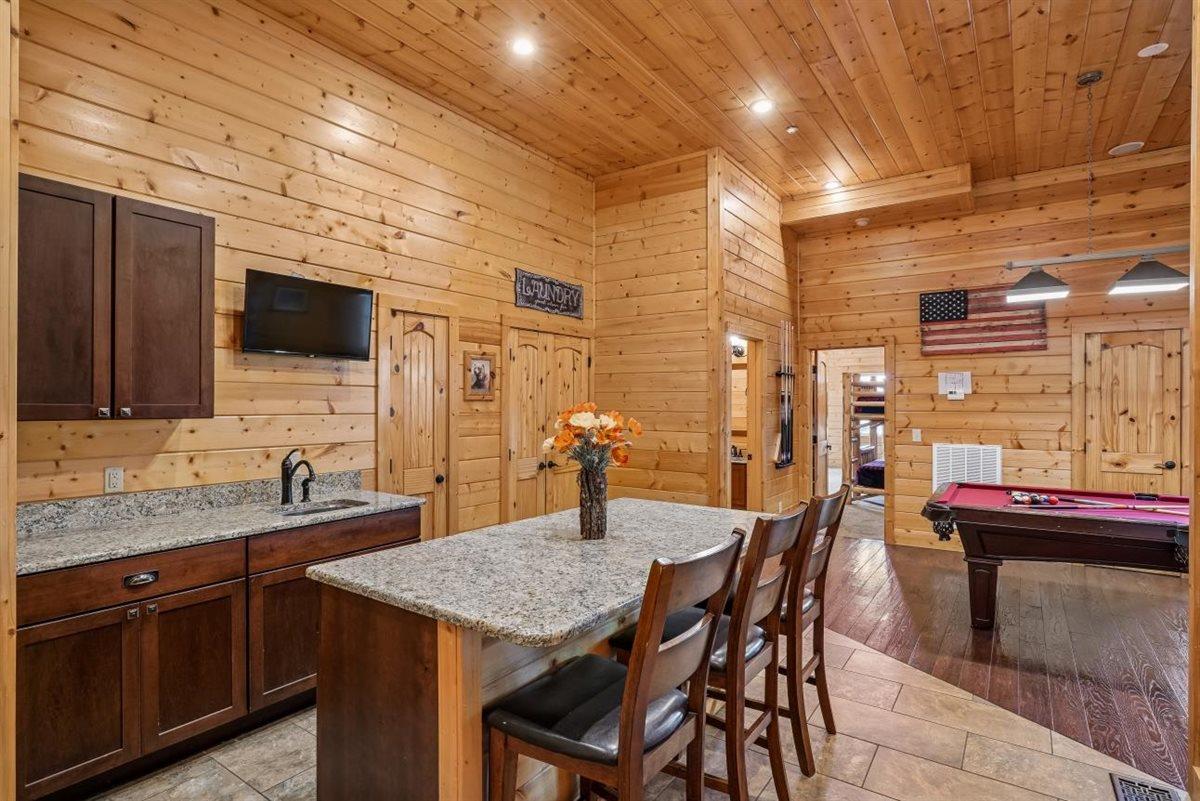 093Wet Bar