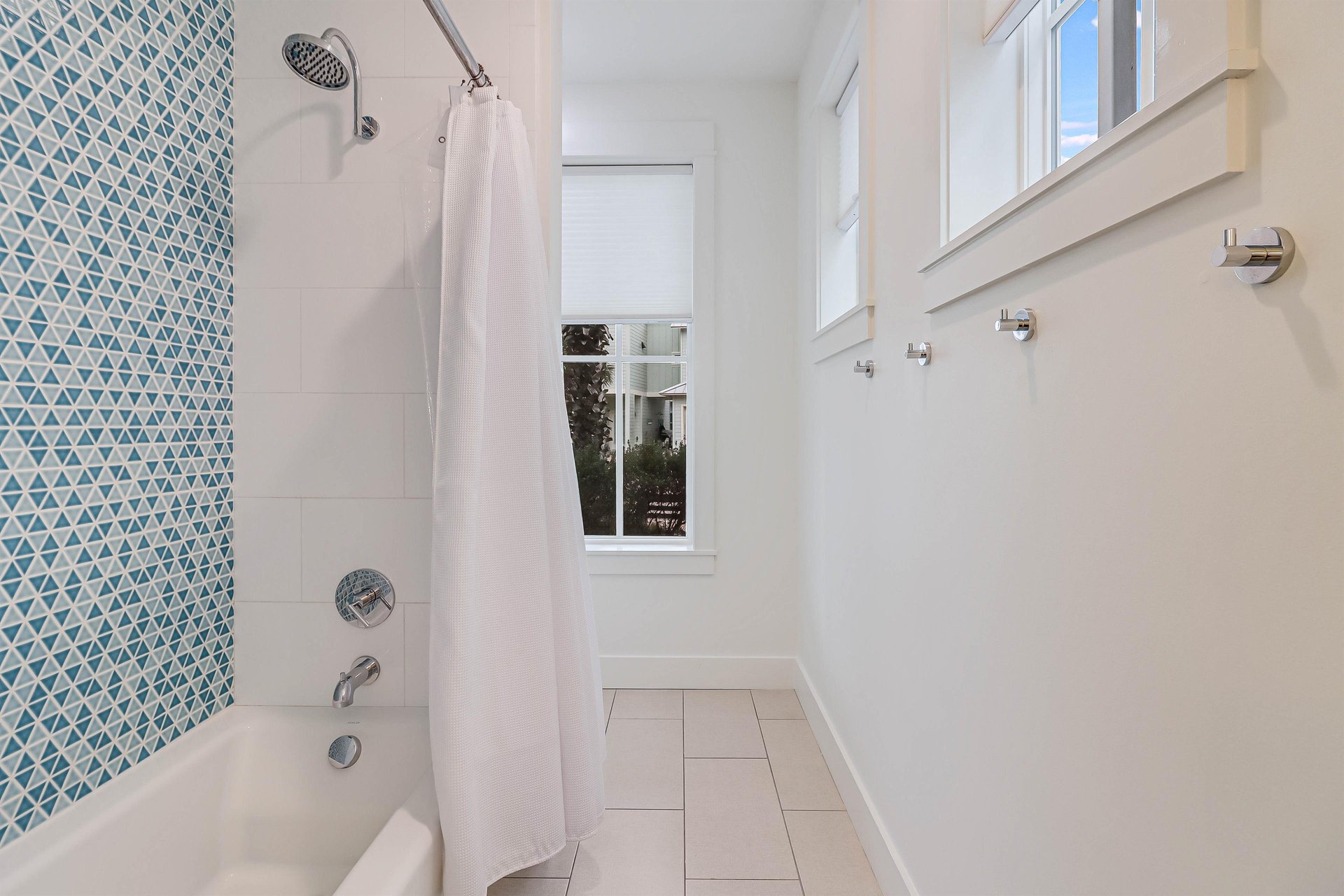 Second King Bathroom, 1st Floor