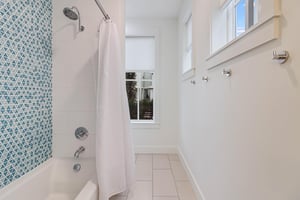 Second King Bathroom, 1st Floor