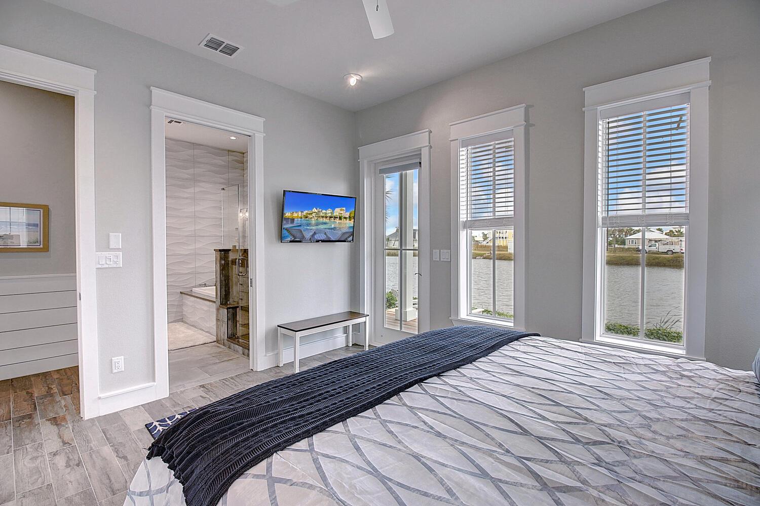 Primary King Bedroom w Back Patio Access, 1st Floor