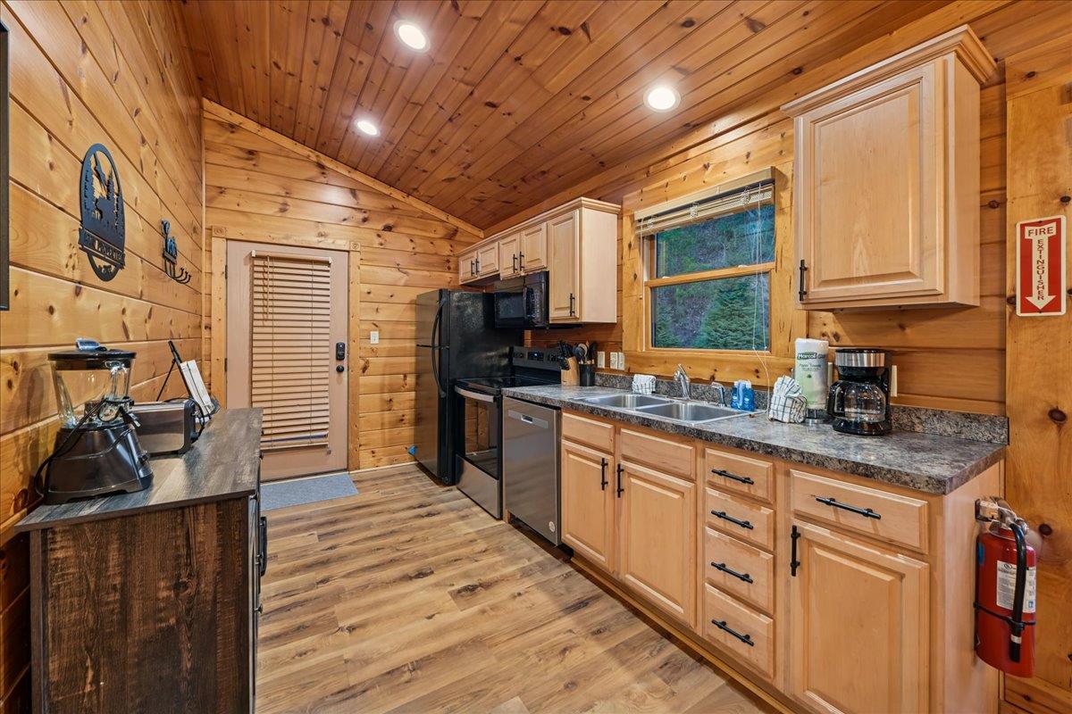 34Kitchen