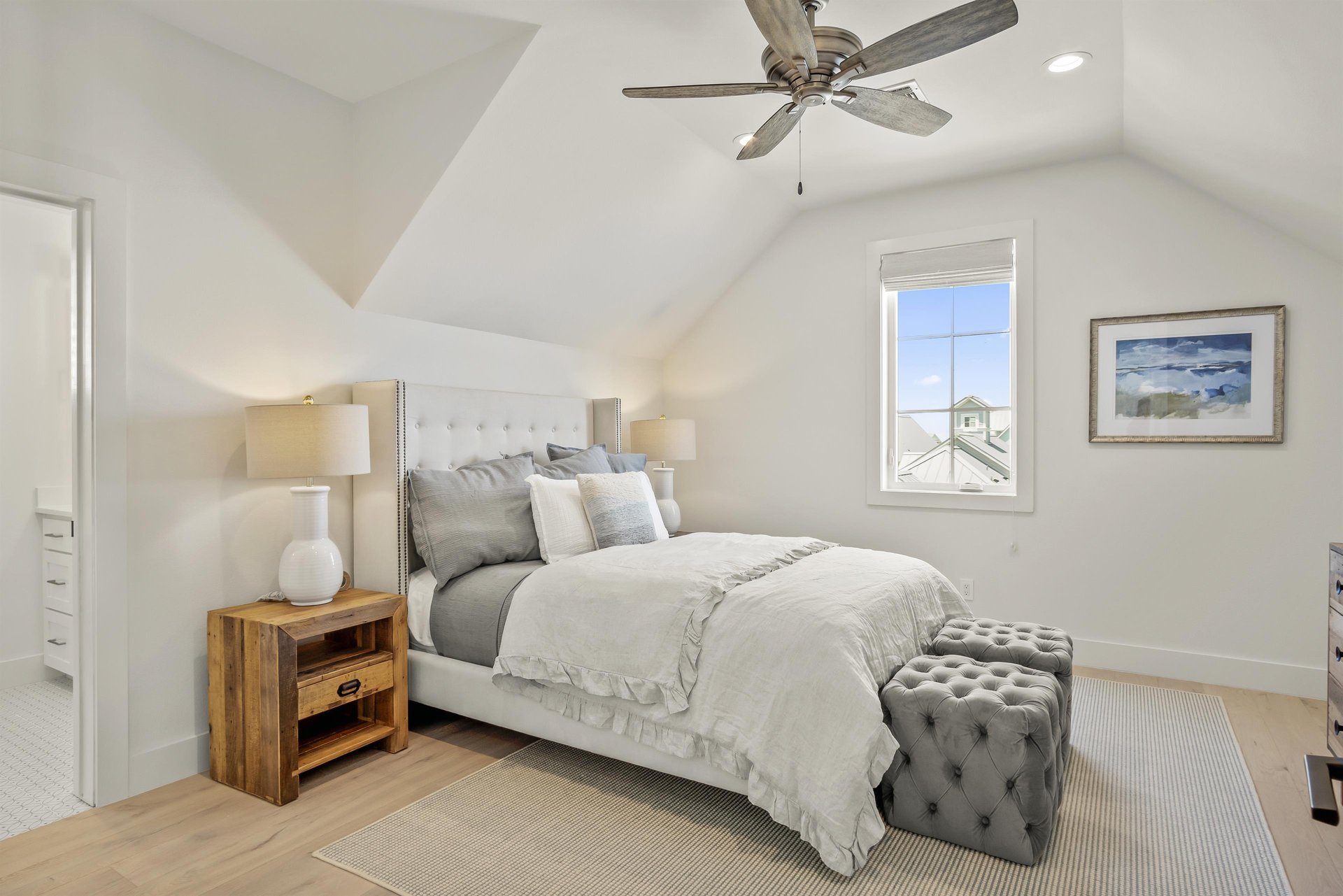 3rd Floor, Queen Bedroom