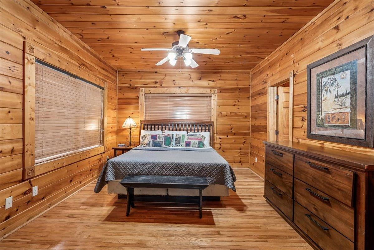 11Primary Bedroom