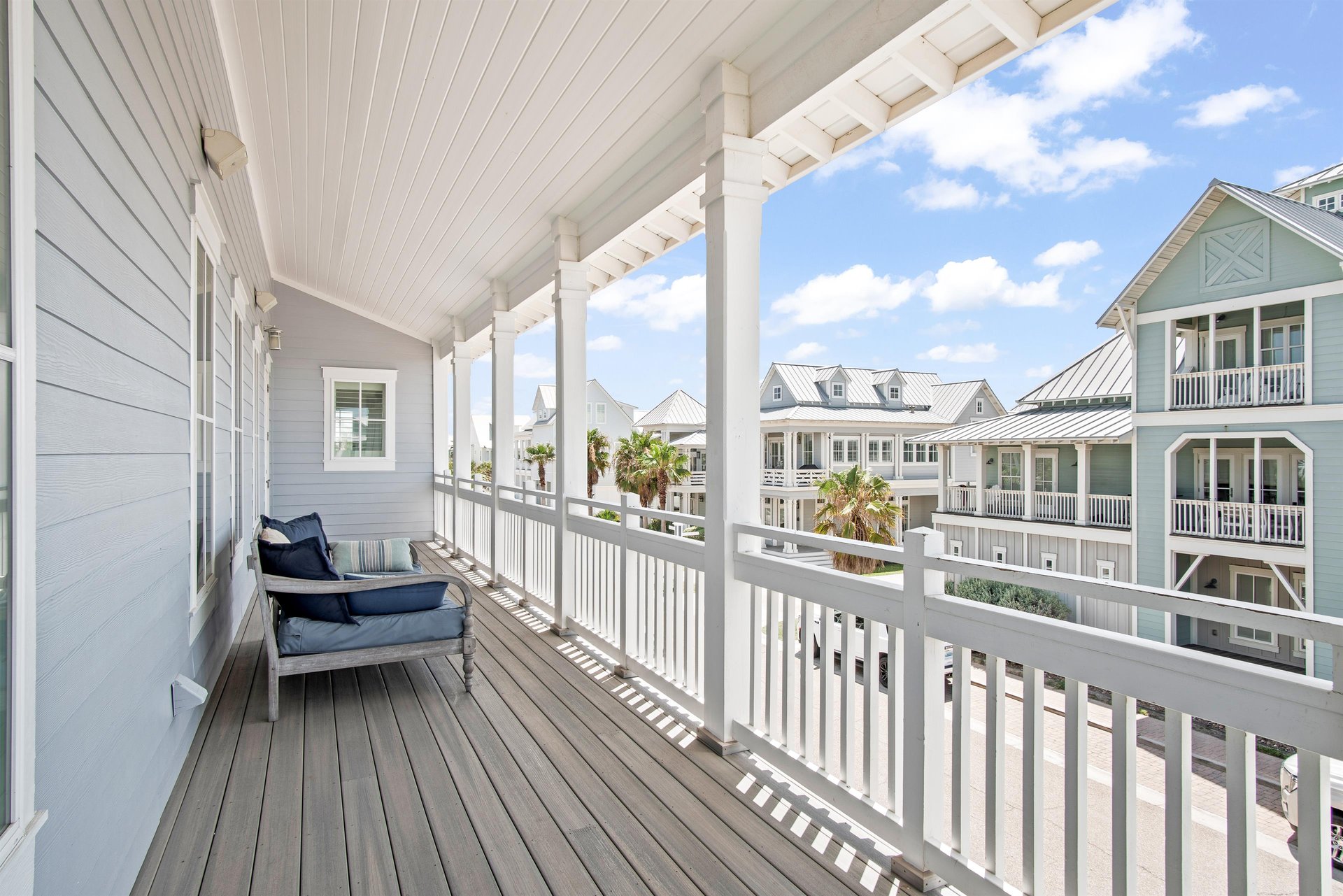 Wrap Balcony, 2nd Floor