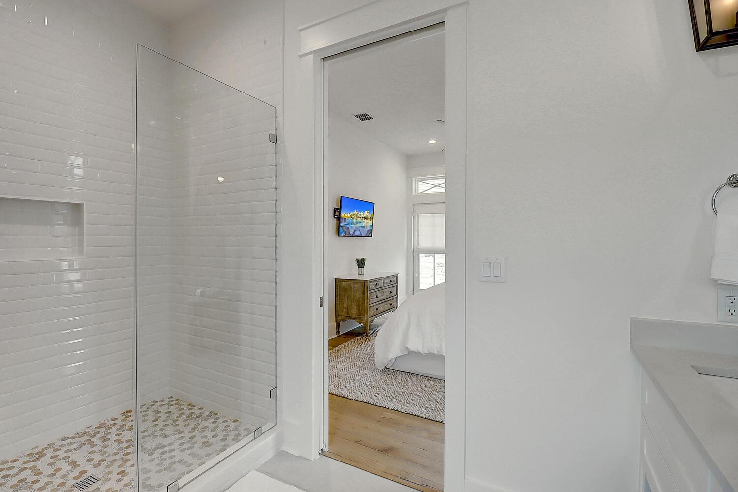 2nd Floor King Bathroom