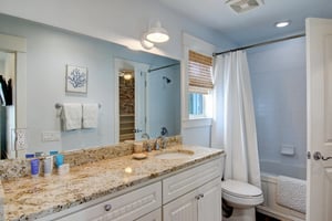 Casa Del Mar  2nd Floor Shared Bathroom