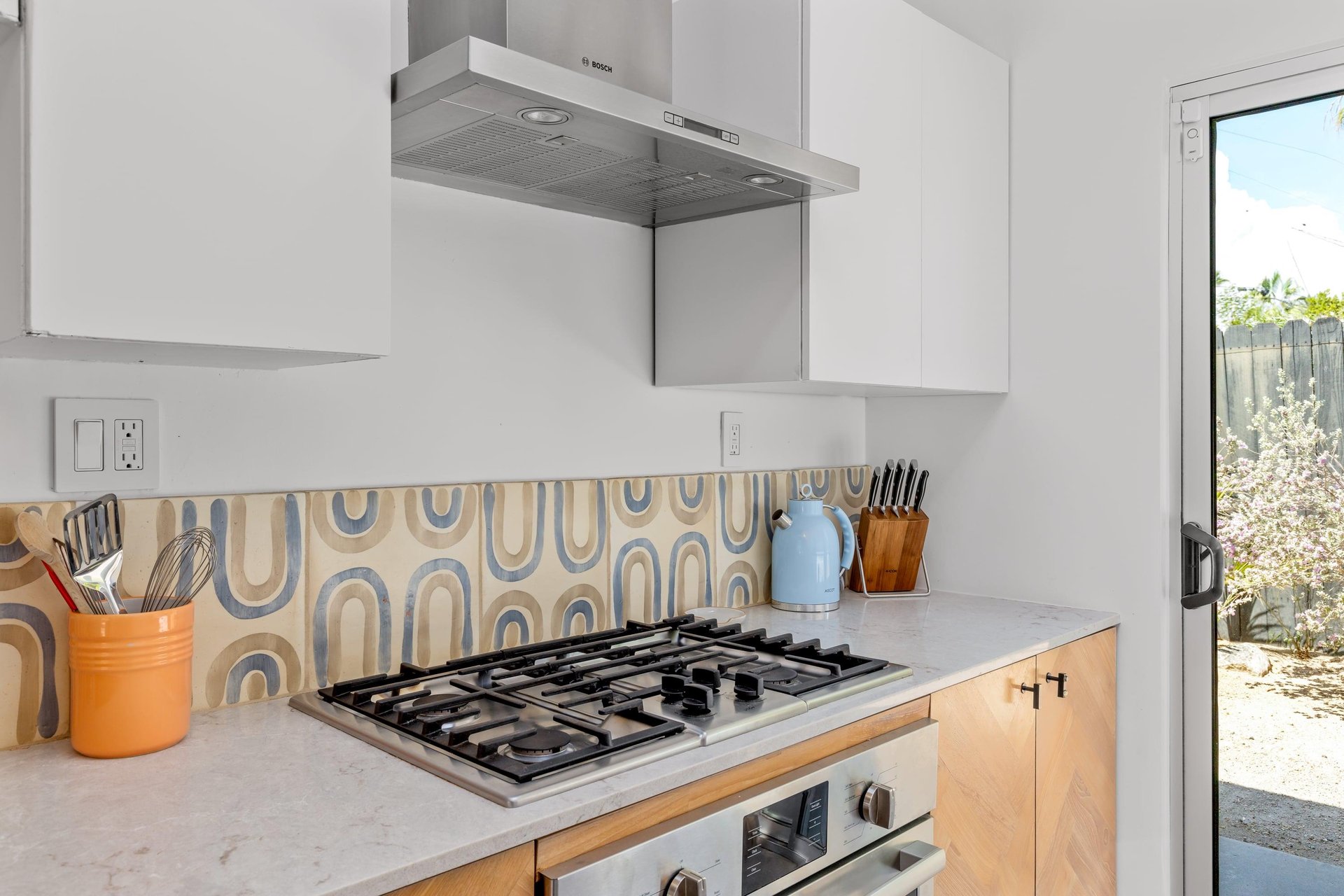 Gas stove and oven