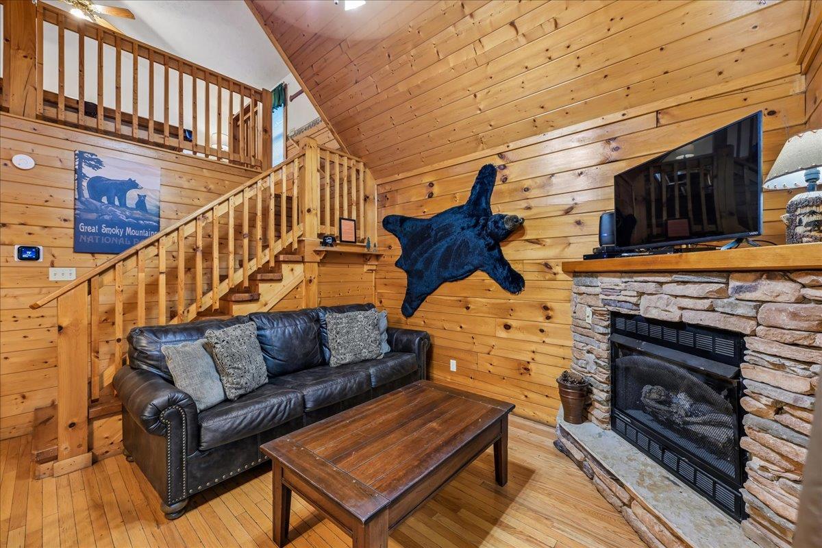 16Living Room