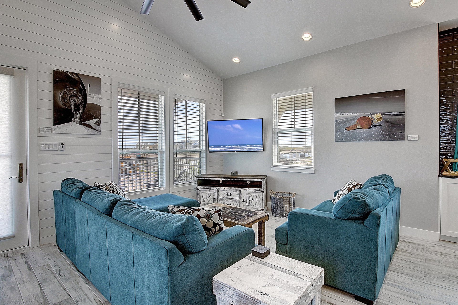 Living Area, 2nd Floor