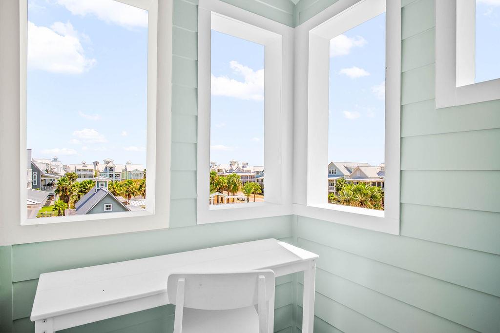 Balcony Office, 3rd Floor